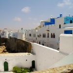 Asilah Küstenort in Marokko mit eißen Häusern