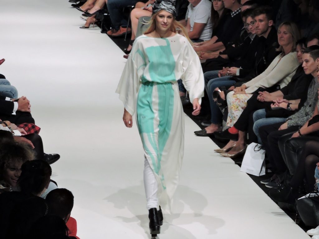 Model auf Laufsteg der Vienna Fashion Week