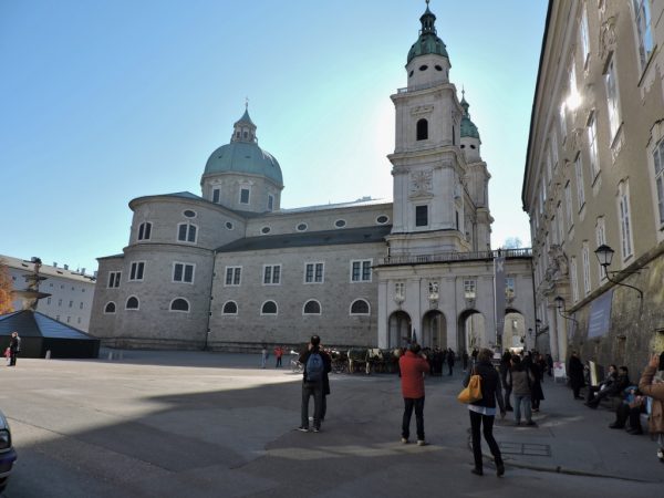Residenzplatz mit Dom_Salzburg