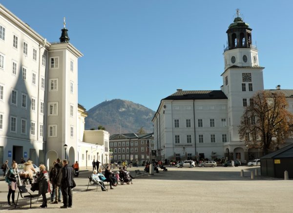 Residenzplatz u. Salzburg Museum