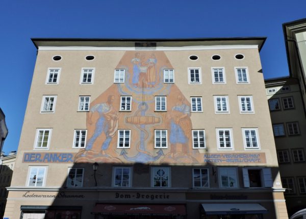 Haus-Fassade am Waagplatz 1, Salzburg