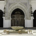 orientalischer Palast mit Brunnen, Fes Altstadt Marokko