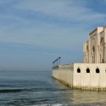 Moschee in das Meer hineinragend