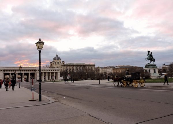 Heldenplatz und Heldentor in Wien (Vienna)