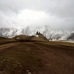 schneebedeckte Gipfel im Kaukasus, Georgien Rundreise