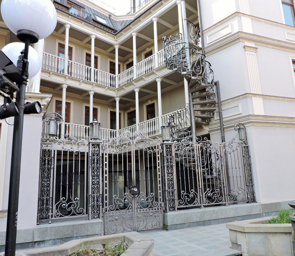 Jugendstil Haus mit Wendeltreppe in Tiflis