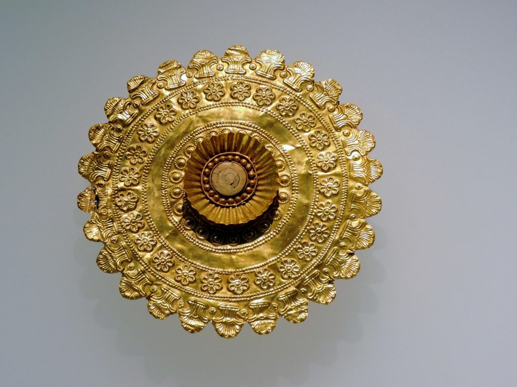 antikes goldenes rundes Schmuckstück aus Georgien