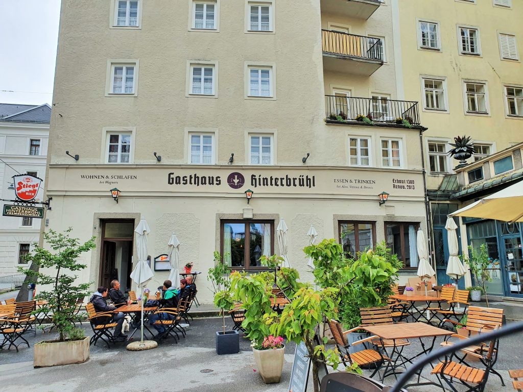 Gasthaus Hinterbrühl Salzburg mit Gastgarten
