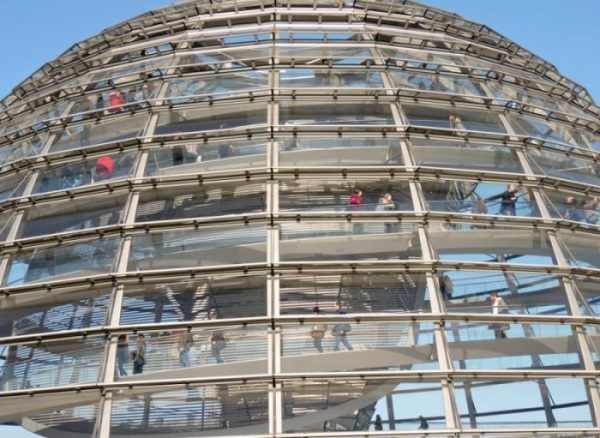 Das Reichstagsgebäude in Berlin - Fotos