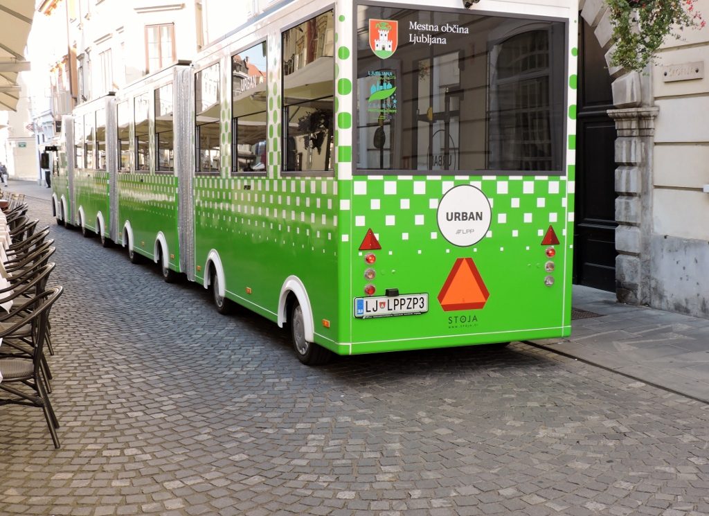 grüner Stadtbus