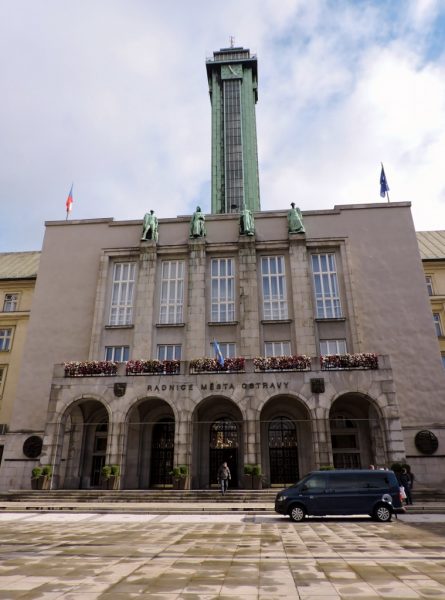 Rathaus Gebäude von Ostrau mit Turm