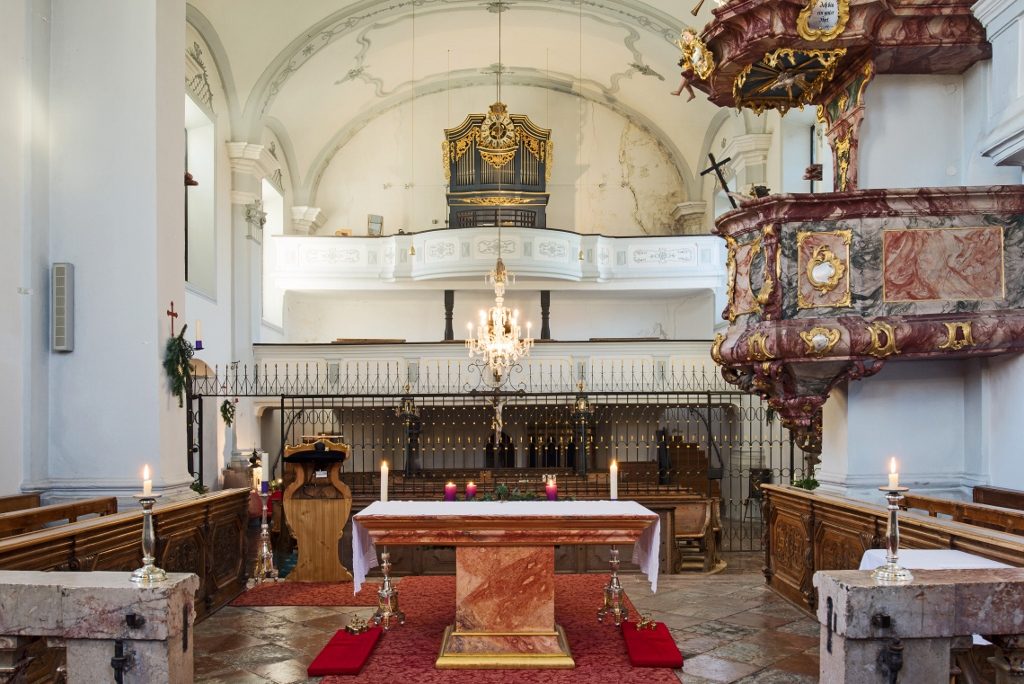 Innenansicht der Kapelle in Arnsdorf