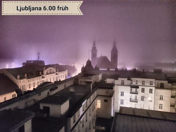 Ljubljana in lila Licht getaucht