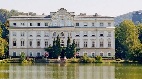 Schloss Leopoldskron Salzburg mit Weiher