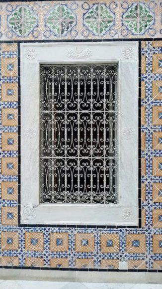 orientalisches vergittertes Fenster