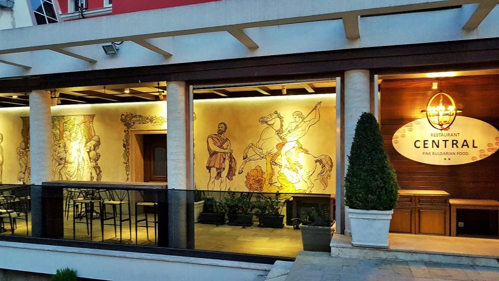 Fassade des Restaurant Central in Plovdiv