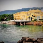 Blick auf die Bucht in Opatija mit Hotel Kvarner