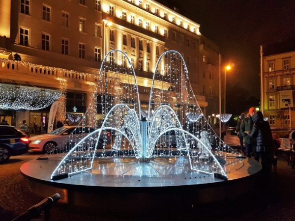 beleuchteter Brunnen Bratislava Weihnachtmarkt