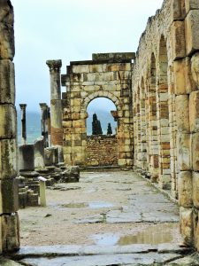 Ruinen der Tempeöanlage von Volubilis Marokko