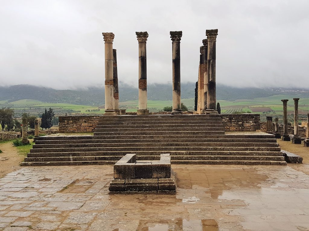 Tempel-Ruine mit Säulen