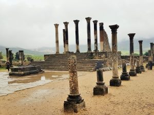 Säulen einer Tempelanlage in Volubilis Marokko