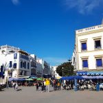 Platz mit Cafés in Essaouira Marokko