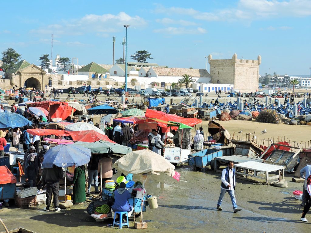 buntes Treiben am Fischmarkt von Essaouria Marokko