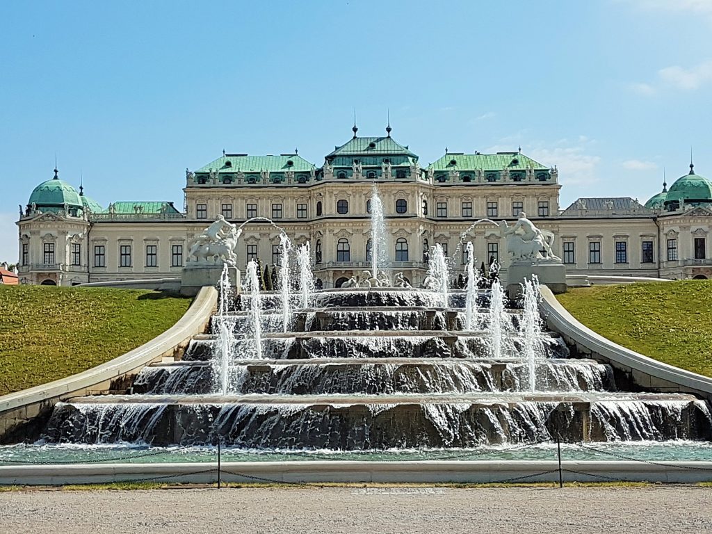 Belvedere Wien Weltkulturerbe mit Brunnen