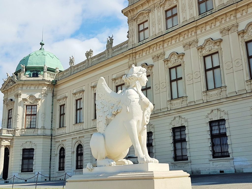 Sphinx vor dem Belvedere Schloss Wien