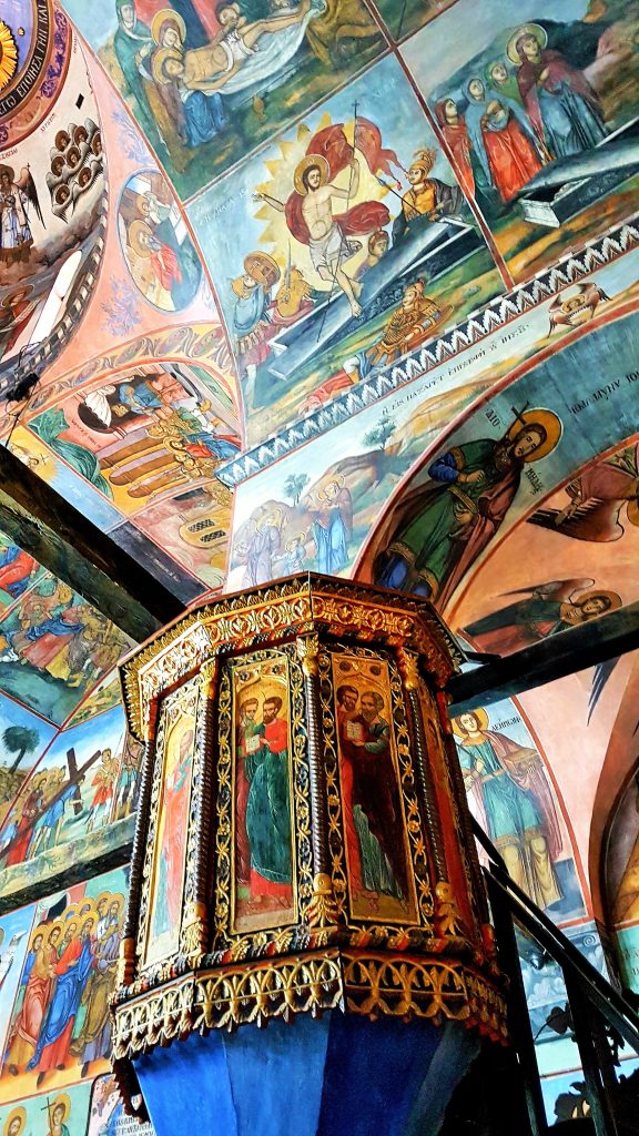 farbinensive Fresken der Kirche im Batschkovo Kloster Bulgarien