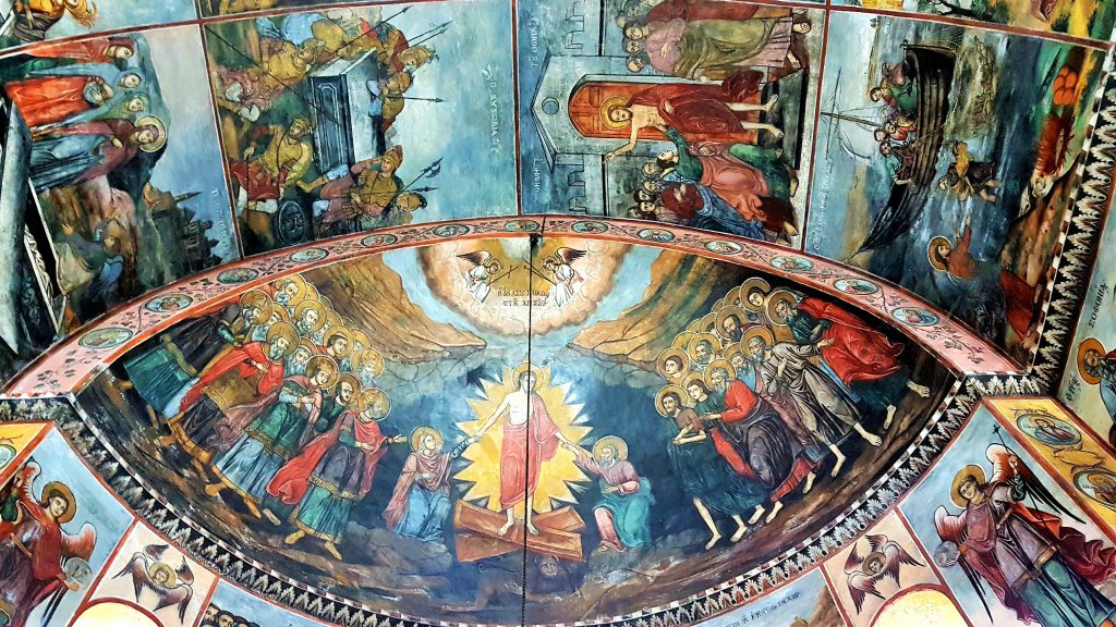 Batschkovo Kloster Kulturschätze, buntes Decken-Fresco mit christlichen Darstellungen