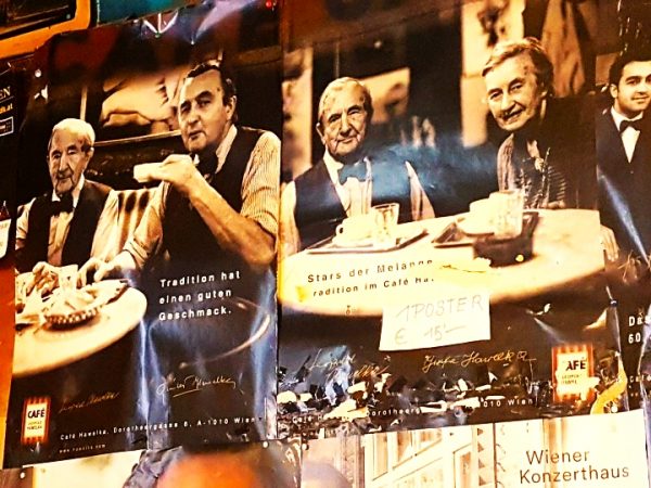 Plakatwand im Café Hawelka Wien