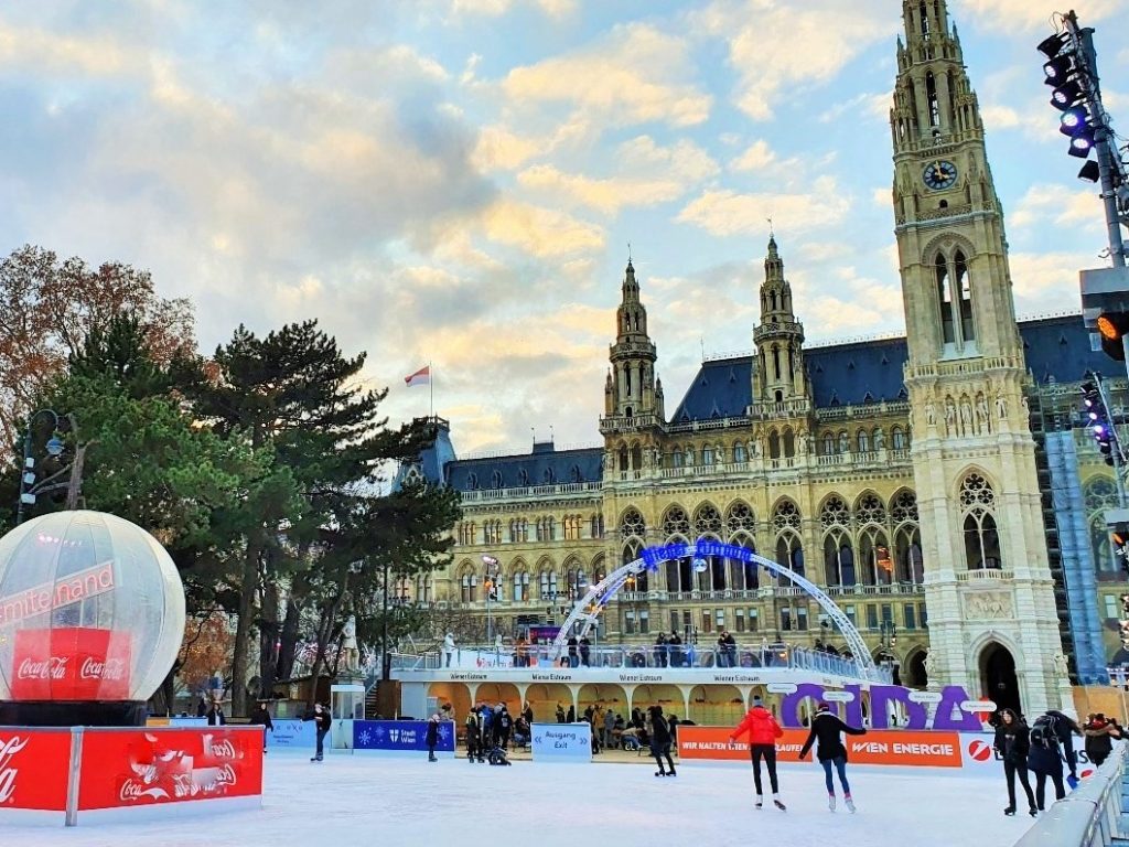 Eislaufen in Wien, Eislaufen am Rathausplatz