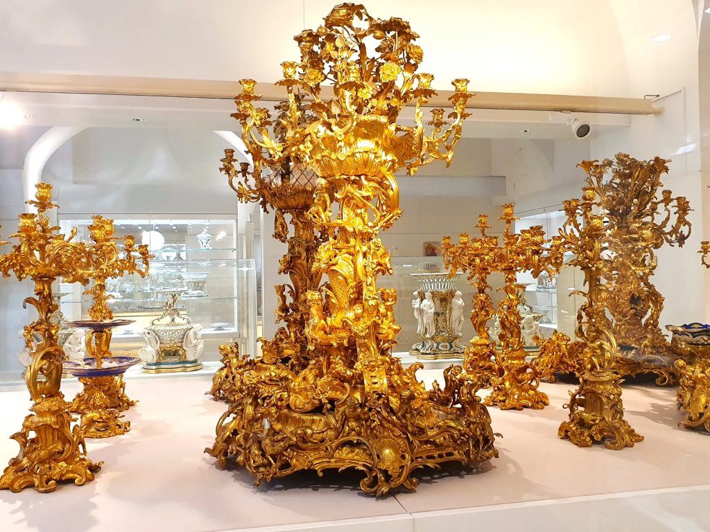 historische goldene prunkvolle Gold-Tischaufsätze, Silberkammer Wien