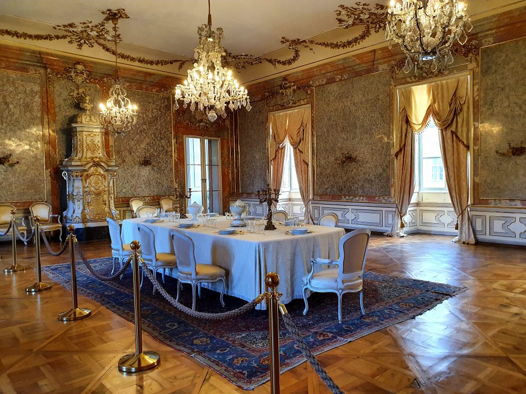 prachtvoller Speisesaal im Schloss Valtice, Tschechien