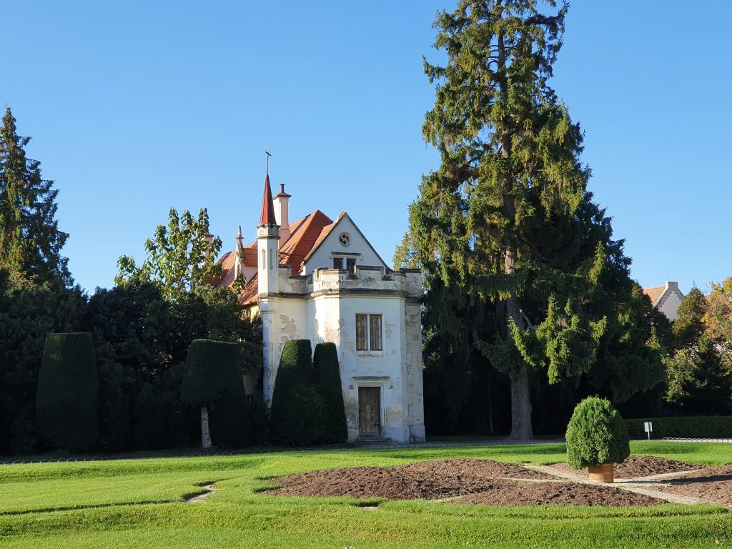 historische Villa in Parkanlage