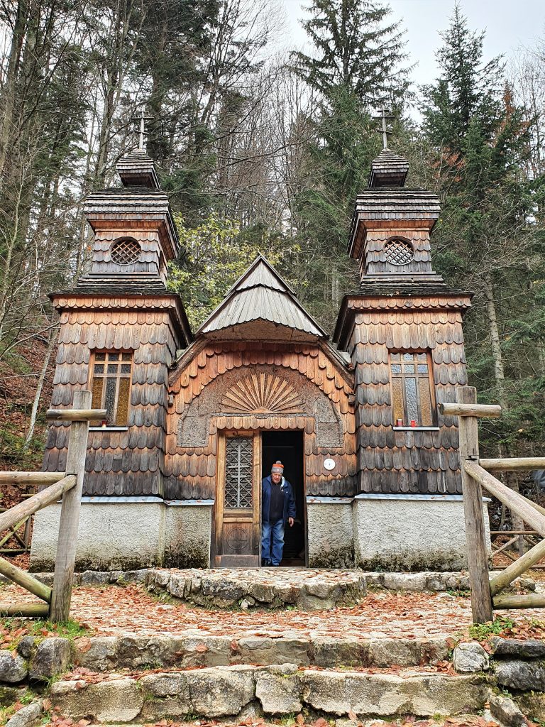 russische Kapelle aus Holz gebaut, Ausflugsziel Gorenjske Region Slowenien