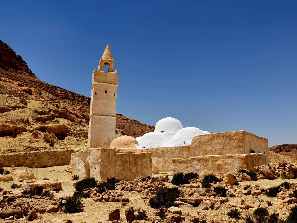 Moschee mit weißer Kuppel, Chenini Tunesien Ausflugsziele