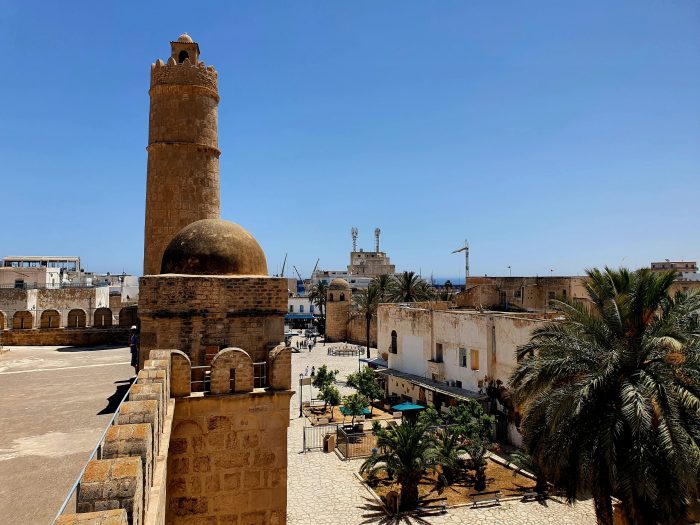 historischer Festungsturm in Tunesien