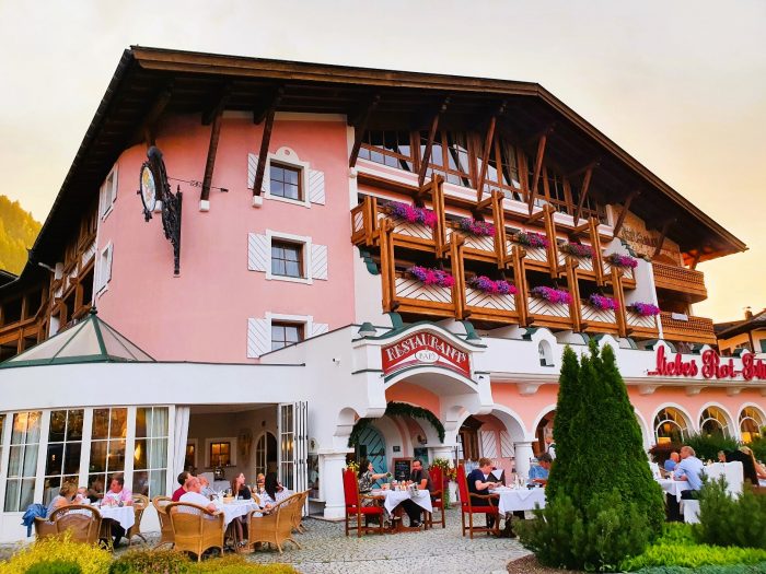 Hotel im Tiroler Landhausstil, Liebes Rot Flüh