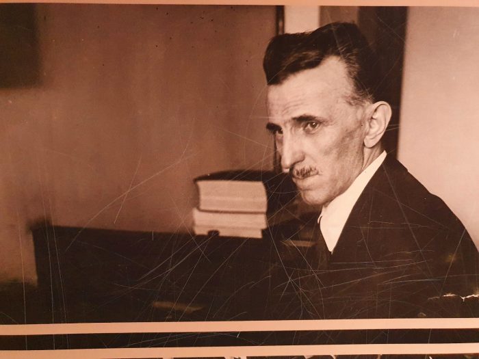 Portrait des Erfinders Nikola Tesla