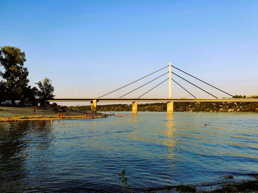 Seilbrücke über die Donau bei Novi Sad