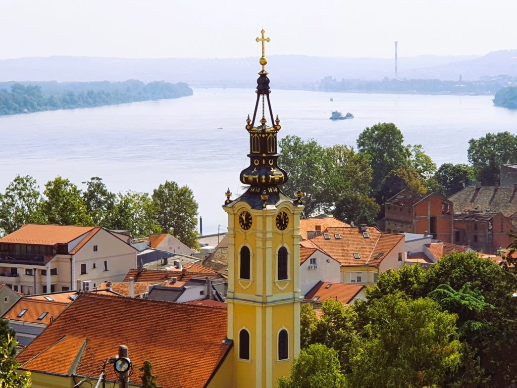 Blick auf Donau über der Altstadt von Zemun