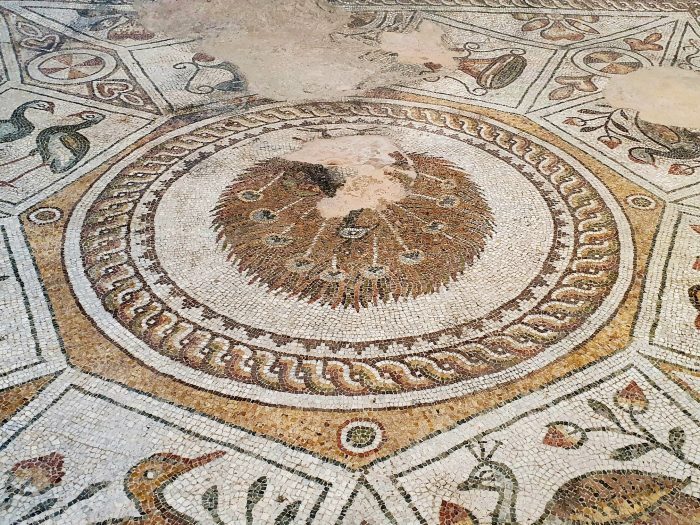 antikes Mosaik mit Abbildung