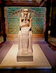 steinerne Statue eines Pharao im Ägyptischen Museum Kairo
