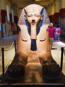 Statue eines Pharaos