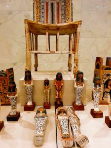 antike ägyptische Artefakte in Museum