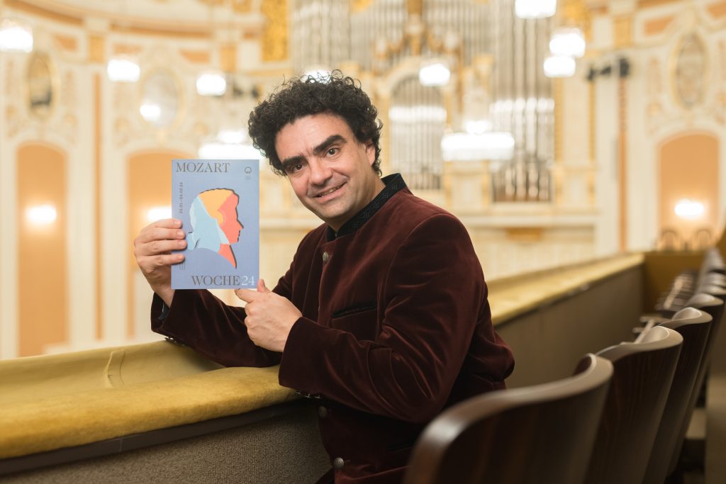 Berühmter Sänger präsentiert das Programmheft der Mozartwoche Salzburg