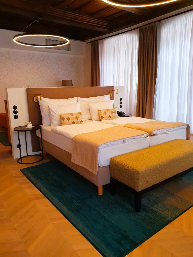 Hotelbett in stylischem Design