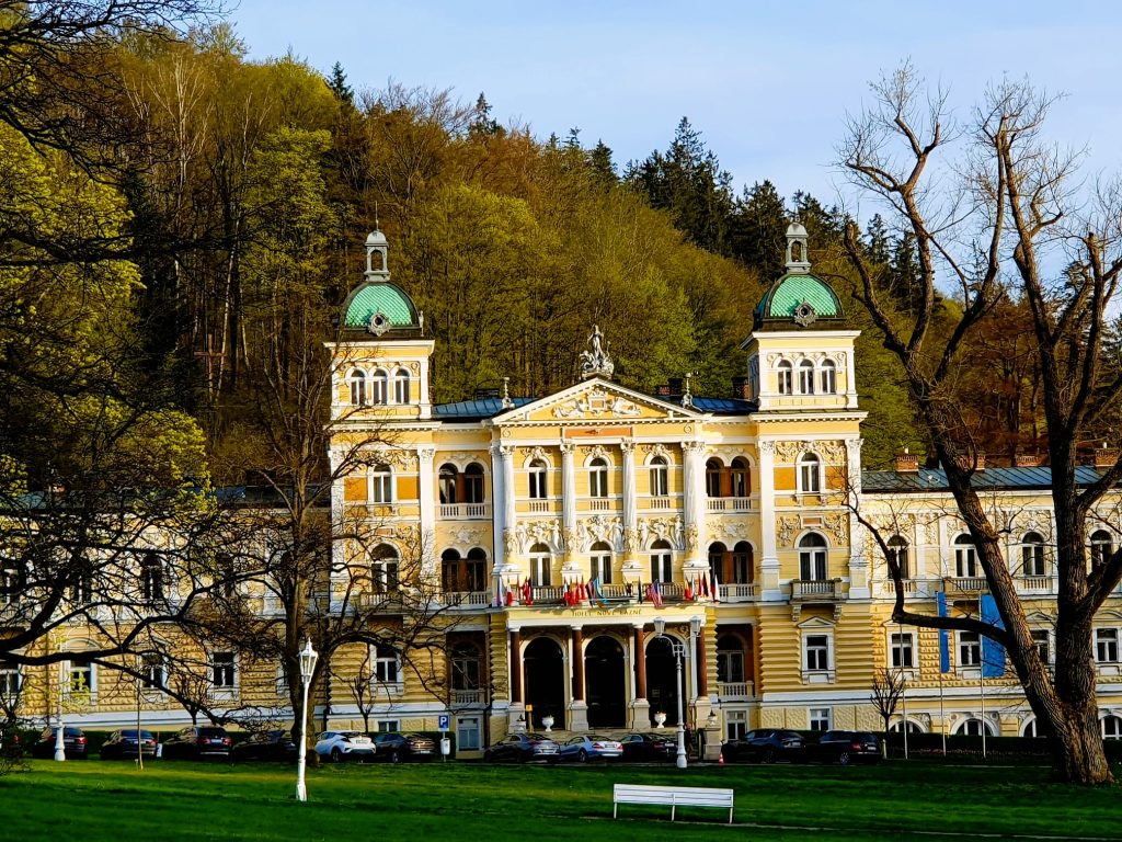prachtvolles Gebäude in einem historischen Kurort im Bäderdreieck Tschechien